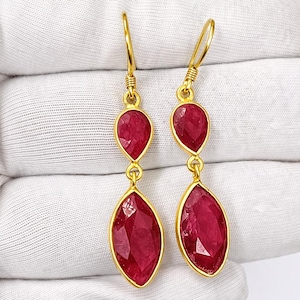 Pendientes colgantes minimalistas de rubí natural en forma de lágrima, plata de ley chapada en oro.