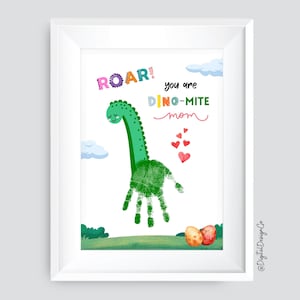 Rzemiosło z odciskiem dłoni dinozaura, Roar You Are Dino-Mite Mom, Rzemiosło z dinozaurem na Dzień Matki dla dzieci i niemowląt, Pamiątka, Kartka DIY, Prezent dla mamy