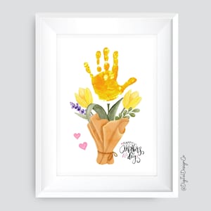 Art de l'empreinte de main fête des mères, joyeuse fête des mères, artisanat d'empreinte de main de fleur pour enfants bébé tout-petit, bouquet de tulipes jaunes, souvenir, carte-cadeau bricolage