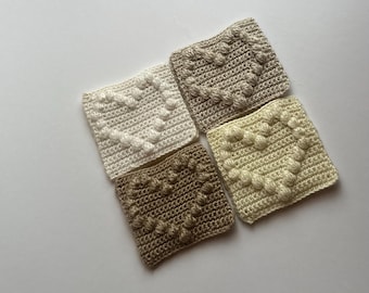 Cuadrados de corazón de crochet hechos a mano – Regalo para bebé de la UCIN (juego de 2)