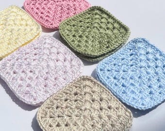 Cuadrados de crochet hechos a mano para crear lazos – Confort para bebés en la UCIN (juego de 2)
