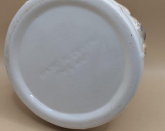 花と蜂が描かれた、ヴィンテージでキュートな陶器のハニーポット