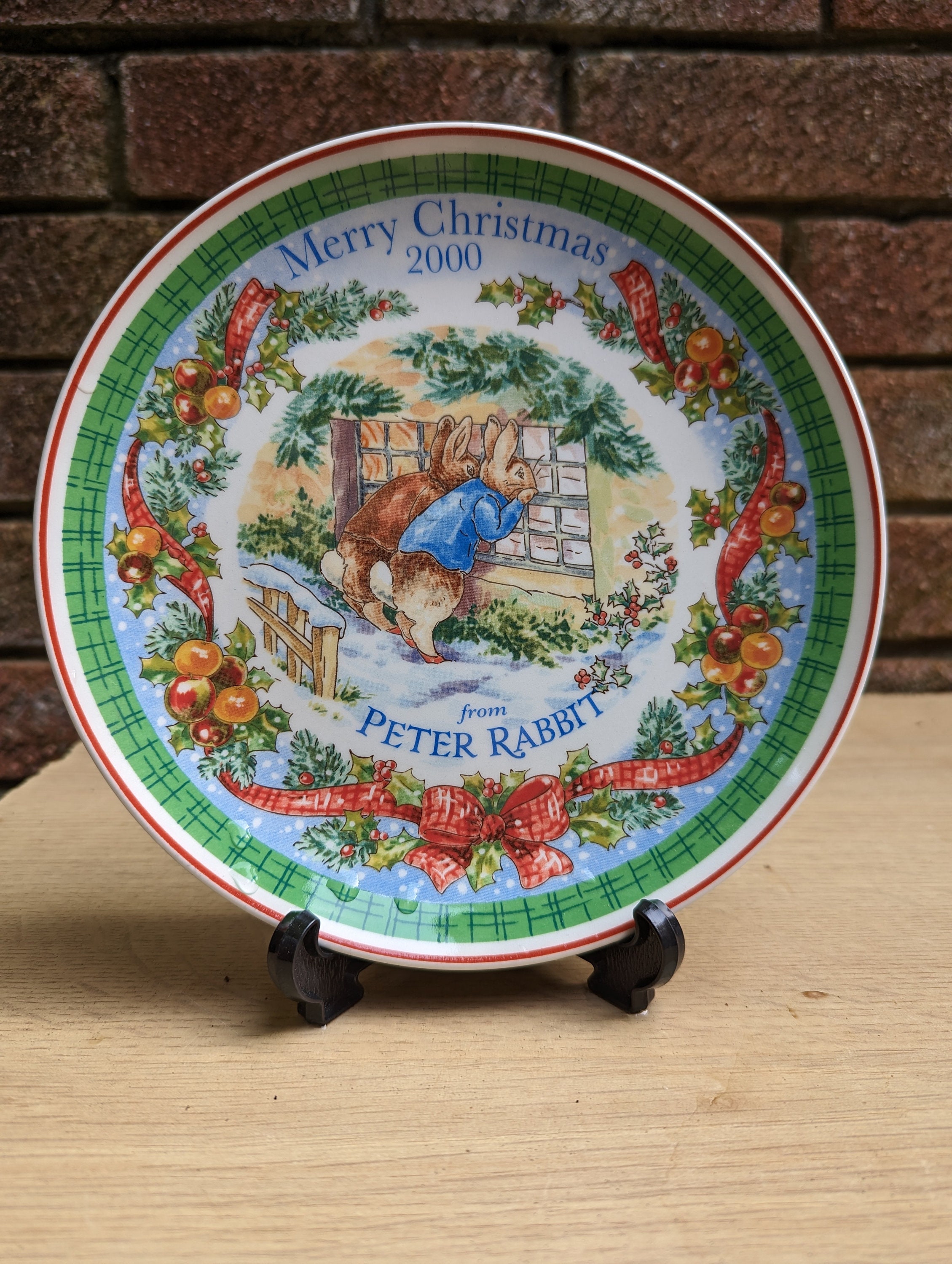2000 PETER RABBIT CHRISTMAS Decorators Collectors Plate 8 Inches