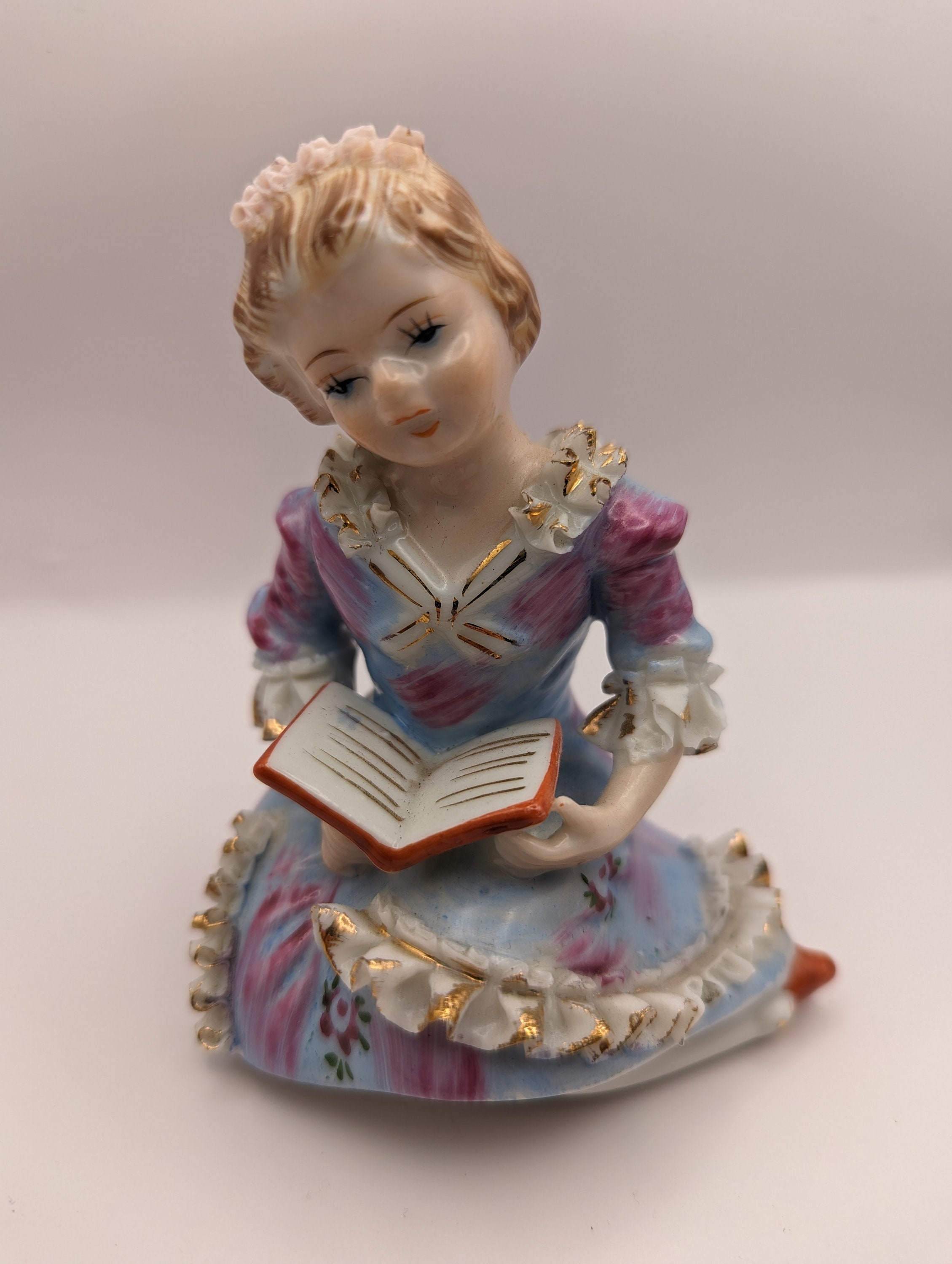 座っている人？の置物です Amazon.co.jp: 考える人の像 オーギュストロッディンThe Thinker