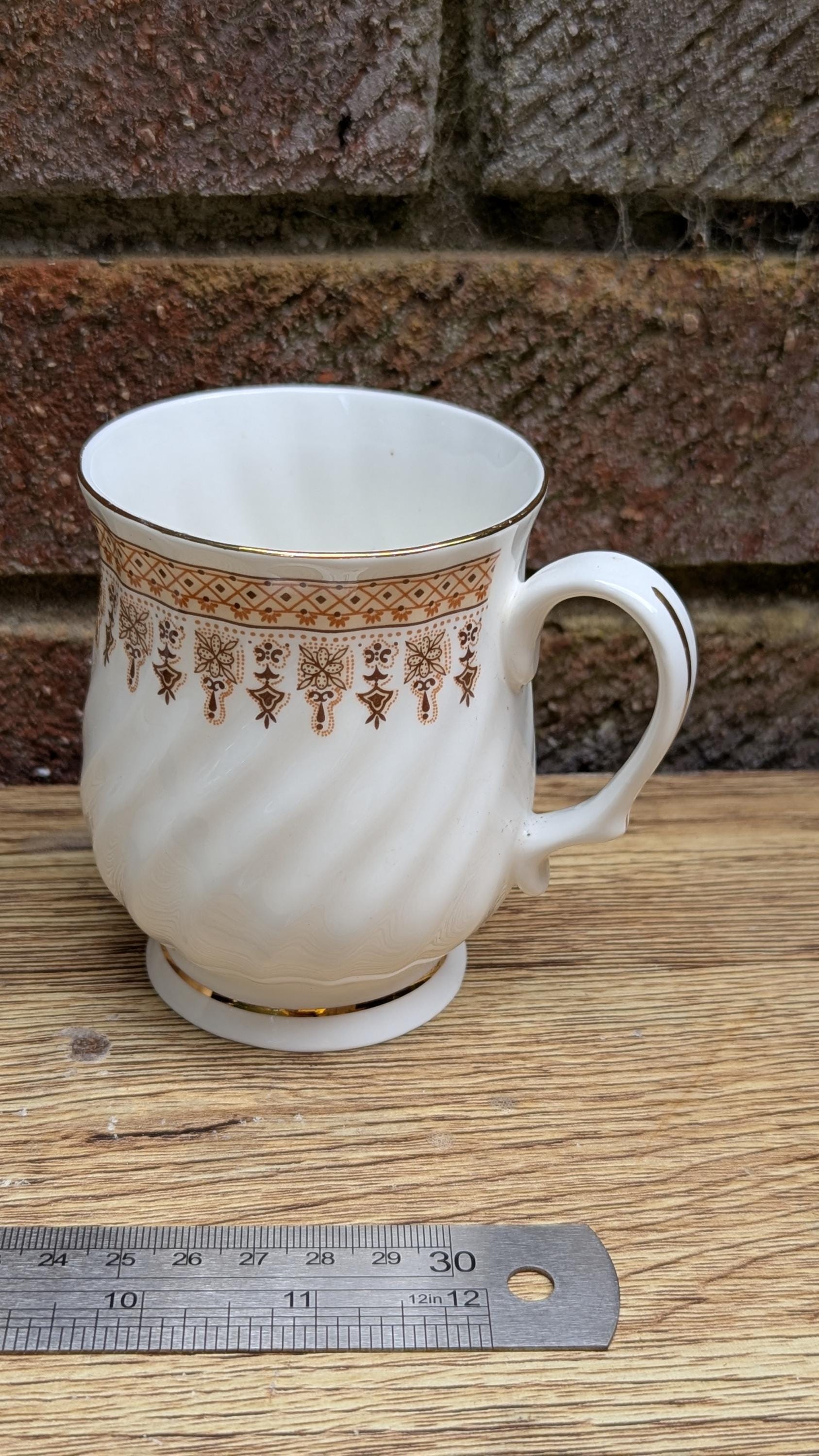 Vintage 1980s AMI London Fine Bone China Mug – White With Gold