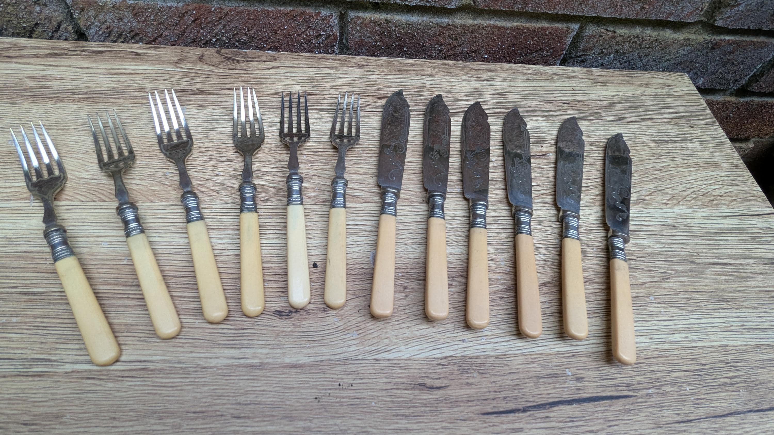 英国ヴィンテージ フィッシュナイフ＆フォーク 12本セット EPNS Antique Edwardian EPNS Fish Cutlery Set – 6 Knives & 6 Forks With