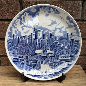Johnson Bros Windsor Castle 10&quot; Collector&#39;s Plate Blue White