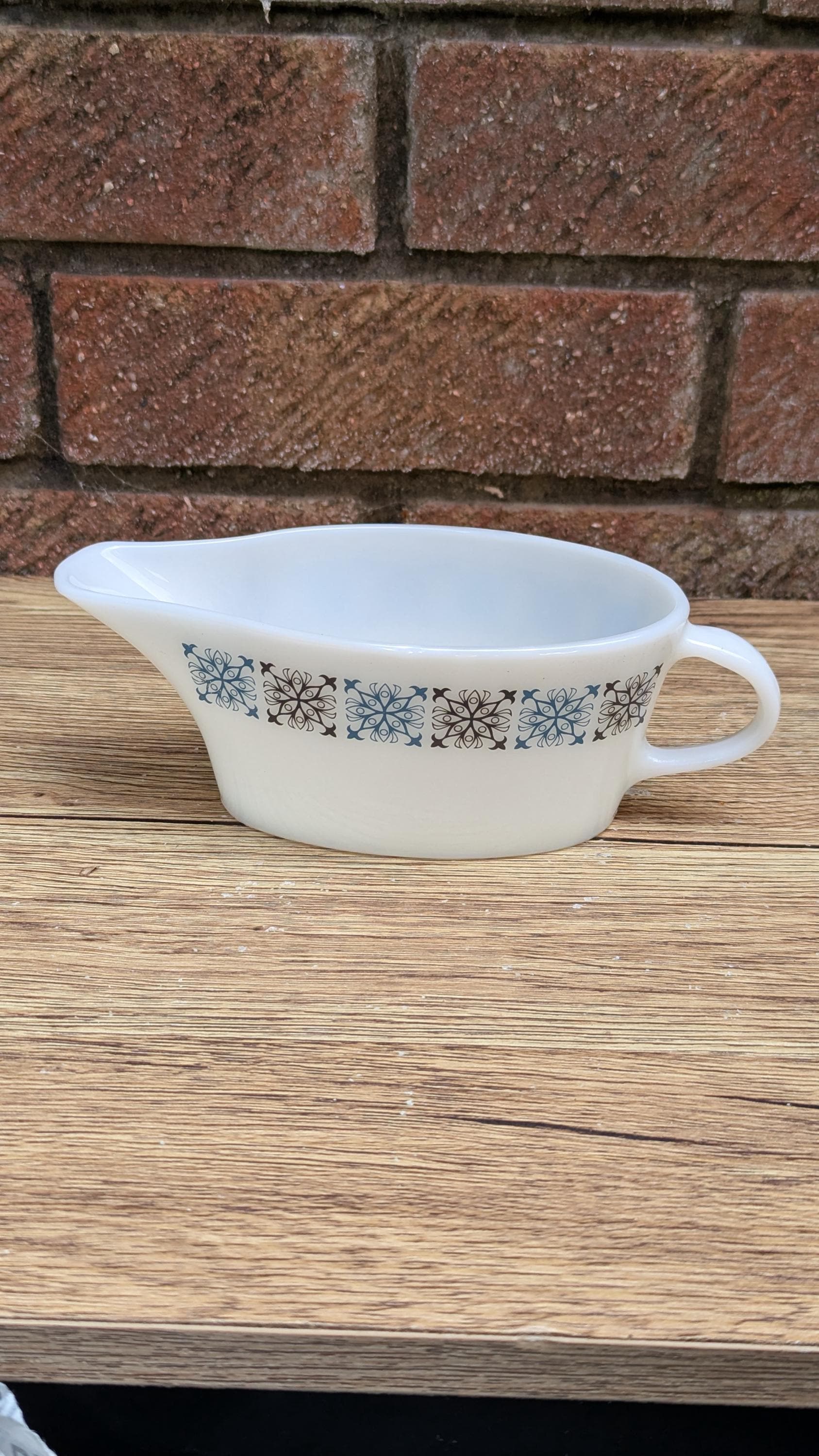 Pyrex Chelsea Pattern 1960s JAJ Pyrex England Gravy Boat – Chelsea Pattern Turquoise & Black ...