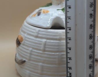 花と蜂が描かれた、ヴィンテージでキュートな陶器のハニーポット