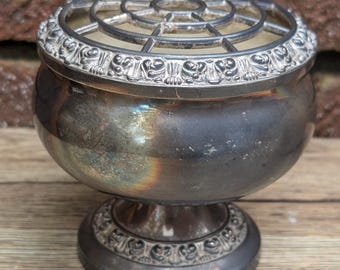 Ianthe Silver-Plated Posy Bowl with Original Flower Frog – England – 1960s