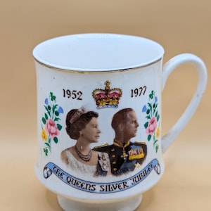 Vintage Sheriden&#39;s Queen Elizabeth II Silver Jubilee Double Portrait Mug 1952-1977