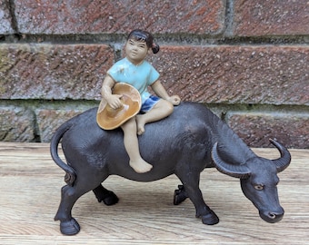 磁器のフィギュア 彫像 置物 座っている女の子 本を読む 装飾