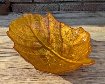Bol de servir de cristal artístico otoñal color ámbar con forma de hoja, texturizado con tallo.