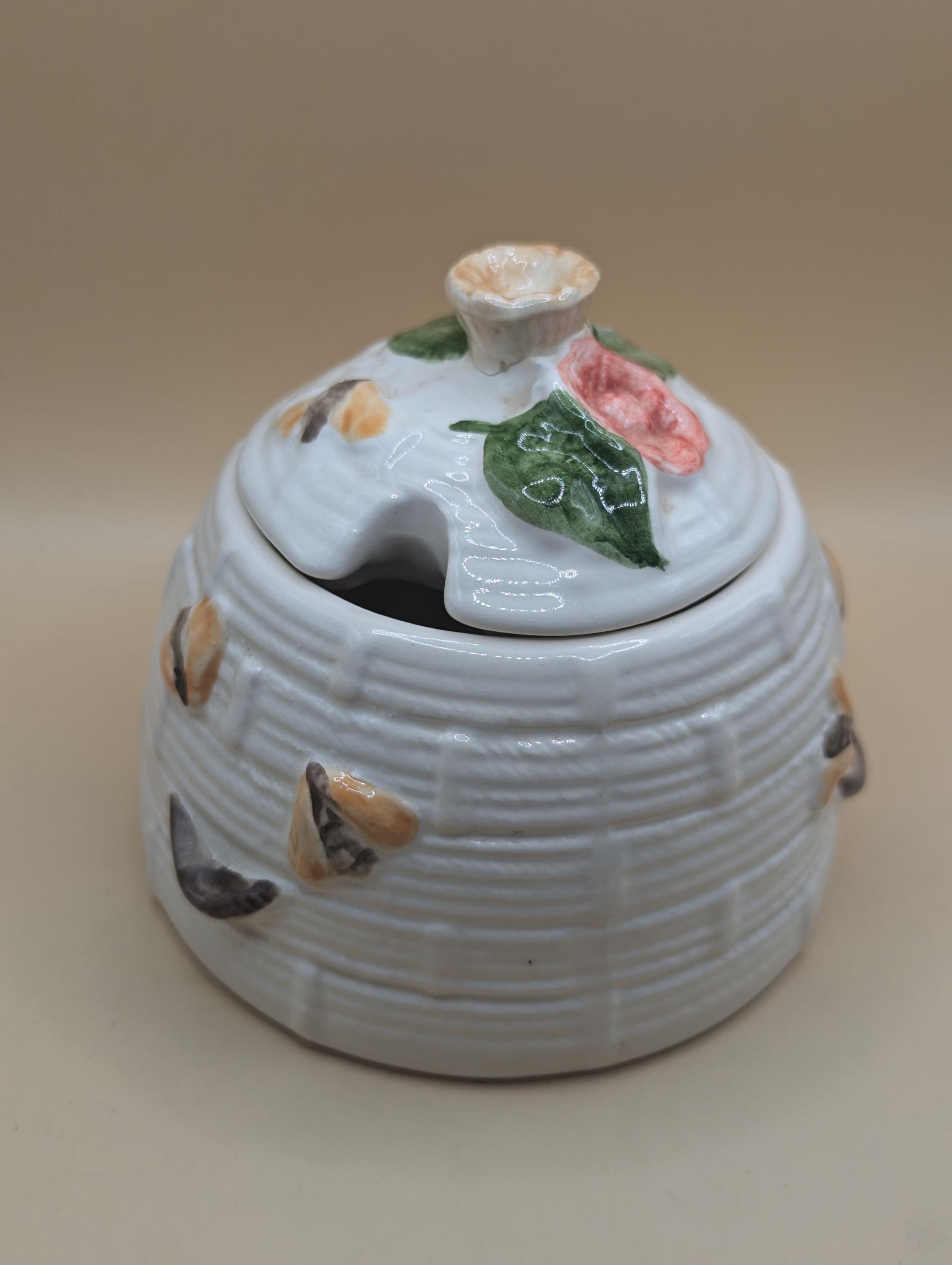 イギリス製　陶器ハニーポット 花と蜂が描かれた、ヴィンテージでキュートな陶器のハニーポット