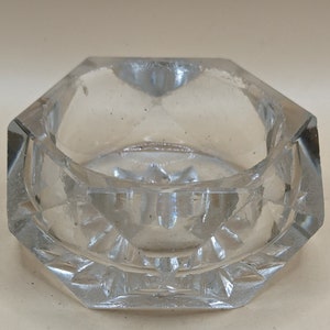 Antieke open zoutkelder Dip Star Facet Crystal Starburst aan de onderkant