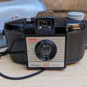 Appareil Photo Vintage Kodak Brownie Staluxe 2 - Argentique Format 127 (1950) Pour Décoration