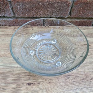 1950s Pressed Glass Serving Bowl – Starburst & X Pattern with Raised Feet, Possibly Sowerby, Mid-Century British Glass