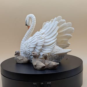 Swan and Cygnets Figurine. the Leonardo Collection 1998. - Etsy