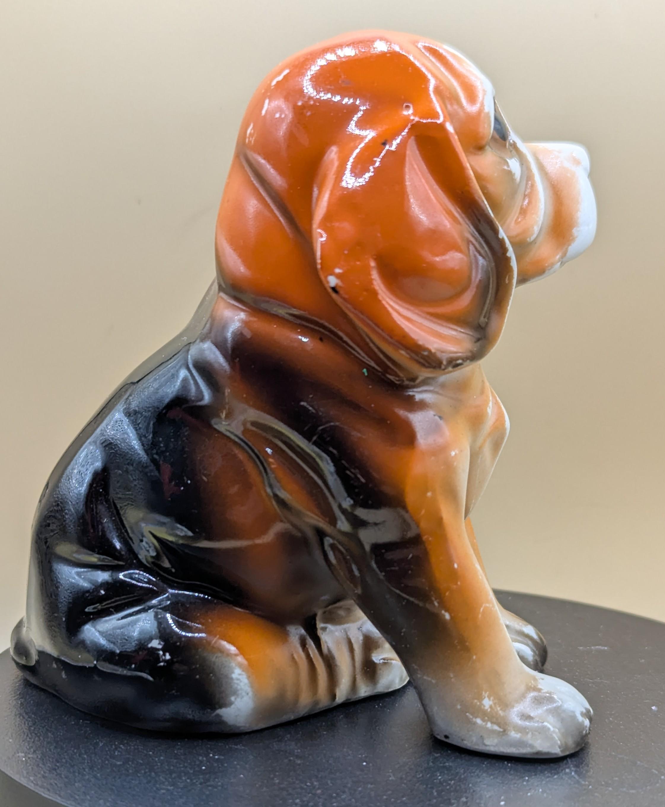 1950年代のヴィンテージ日本製陶器製ビーグル犬の置物 - 手描き陶器の