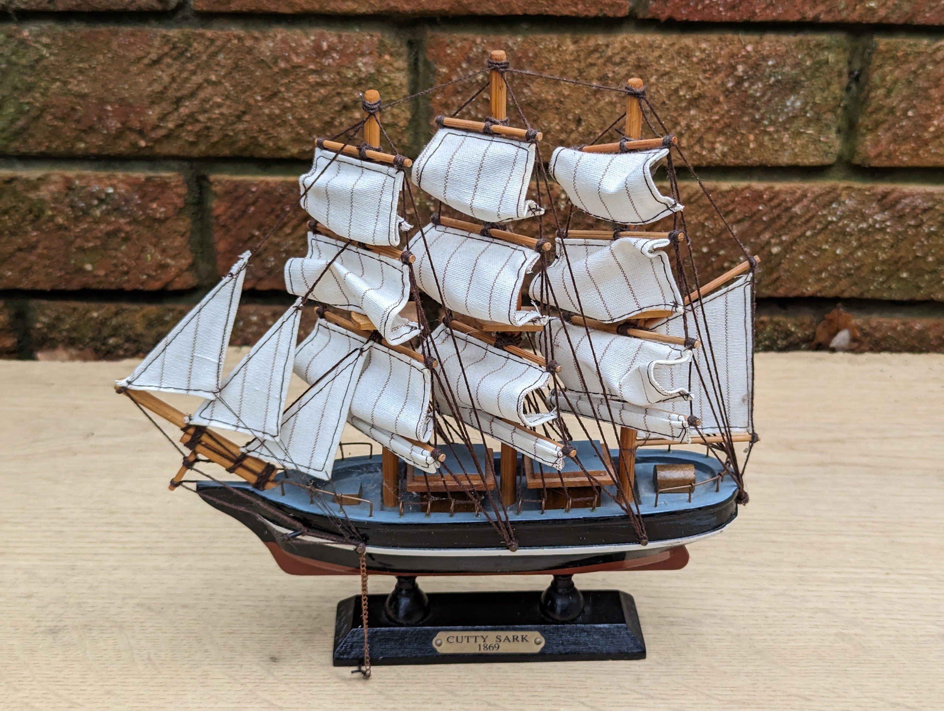 帆船 模型 CUTTY SARK 1869 ガラスケース入 台湾製 置物 オブジェ 全長