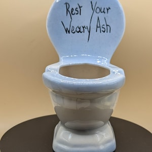 Vintage Ceramic Toilet Ashtray – “Rest Your Weary Ash” – Retro Novelty Gag Gift