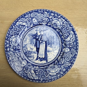 Pielgrzymi. Romans Mayflower, John Alden i Priscilla. 1906 Staffordshire Anglia Niebiesko-biały talerz R&M Co Boston