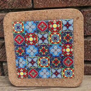 Salvamanteles de cerámica y corcho estilo vintage de los años 80 – Soporte para olla caliente con mosaico floral mediterráneo colorido