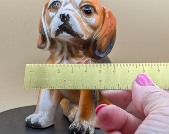 1950年代のヴィンテージ日本製陶器製ビーグル犬の置物 - 手描き陶器の