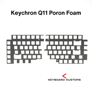 Könnte beinhalten: Zwei graue, lasergeschnittene Schaumstoffeinsätze für eine Keychron Q11 Tastatur. Die Einsätze sind so konzipiert, dass sie auf das Layout der Tastatur passen und Löcher für jede Taste haben. Der Text "KEYBOARD KUSTOMS" ist in der unteren rechten Ecke sichtbar.