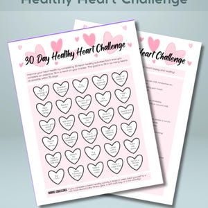 Puede incluir: Un rastreador de desaf&iacute;os de coraz&oacute;n saludable de 30 d&iacute;as imprimible. El rastreador presenta un fondo rosa con corazones y una lista de actividades saludables para el coraz&oacute;n para completar cada d&iacute;a. El texto "Healthy Heart Challenge" est&aacute; en la parte superior de la p&aacute;gina.