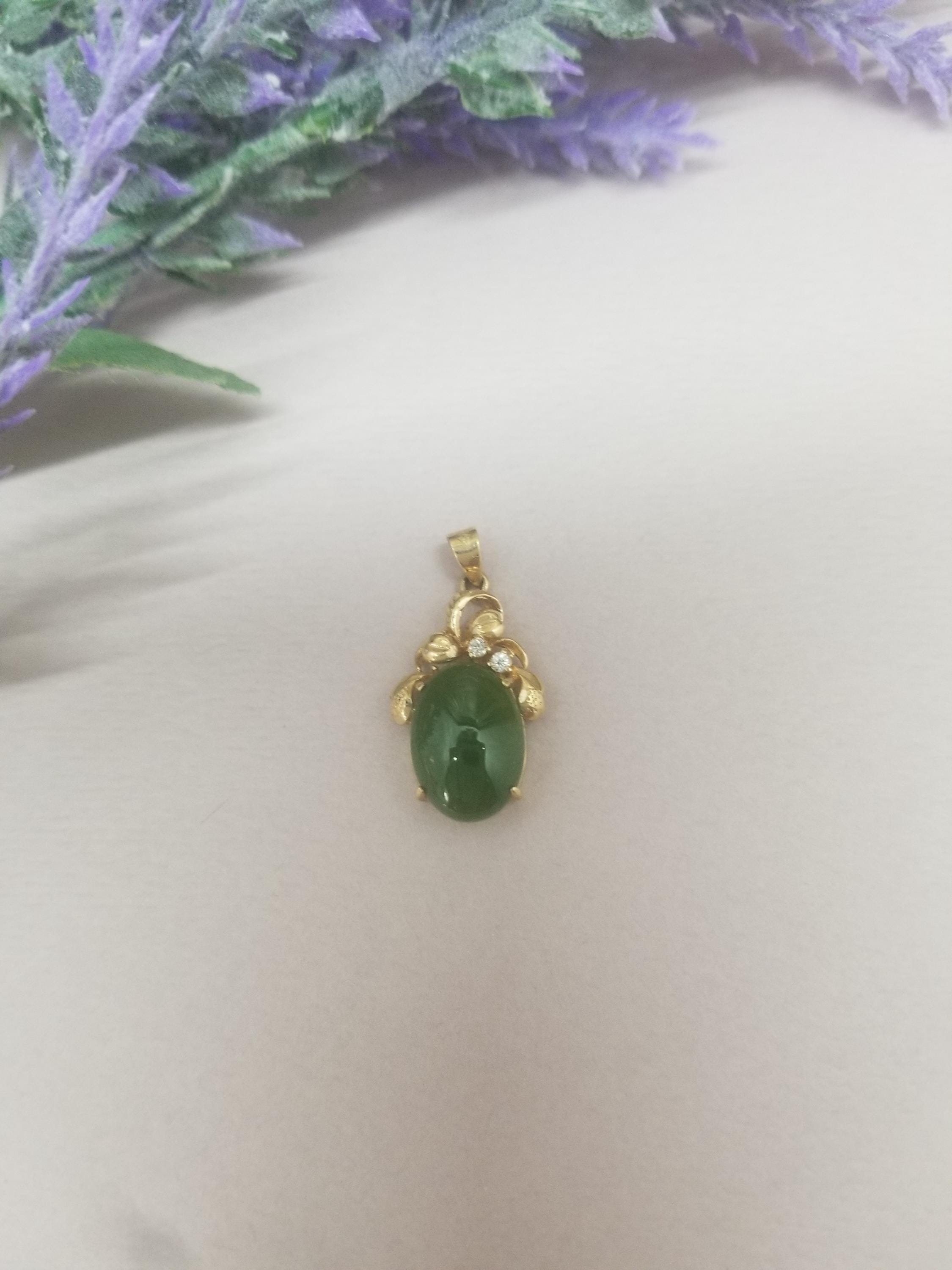Oval Jade Pendant 18K Yellow Gold Diamonds Hallmarked c1950 2.2g