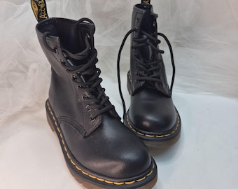 Doc Martens Vintage Black 11822 8 Eyelet NewOldStock Made in England EU37 US6 Free Ship