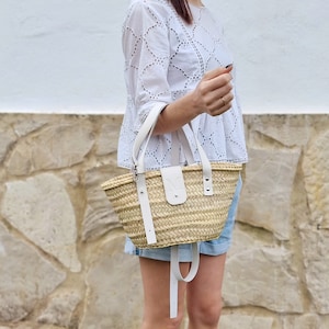 Personalisierte Strohtasche mit Initiale, Strandtasche mit Leder, geflochtener Korbtasche für Frauen, benutzerdefinierte Strandtasche, Geschenk für Frauen.