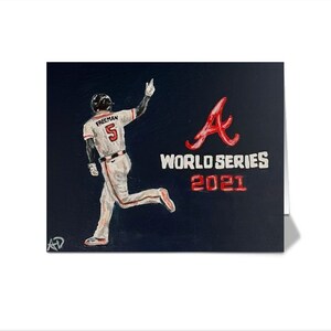 Op de afbeelding: Een honkbal-thema wenskaart met een speler in een wit en rood uniform, nummer 5, met de naam "Freeman" op de rug. De kaart heeft de tekst "World Series 2021" en het Atlanta Braves logo op een marineblauwe achtergrond.