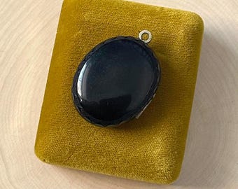 Whitby Jet Locket Victorian Whitby Jet AEI Sweetheart Locket - Etsy