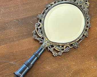 RARO Espejo de tocador de mano antiguo victoriano del siglo XIX de latón y madera de ébano negro con vidrio biselado, con flores, enredaderas y cabeza de dama Art Nouveau
