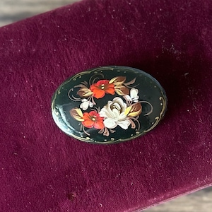 Broche ovalado floral lacado pintado a mano ruso vintage de los años 90, firmado