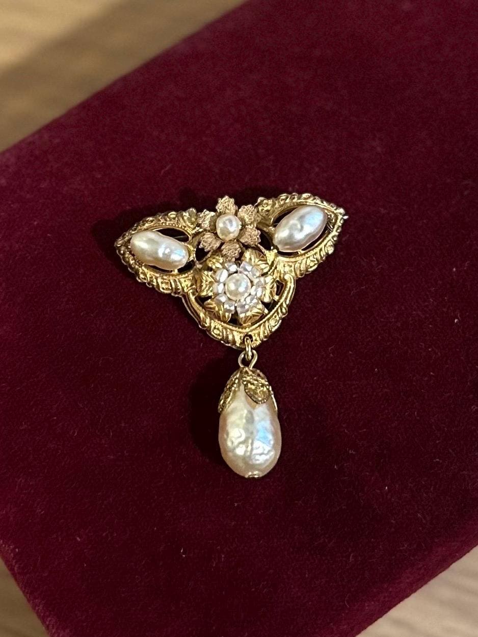 Vintage Signed MIRIAM HASKELL Ornate Gold Tone Faux Baroque Pearl