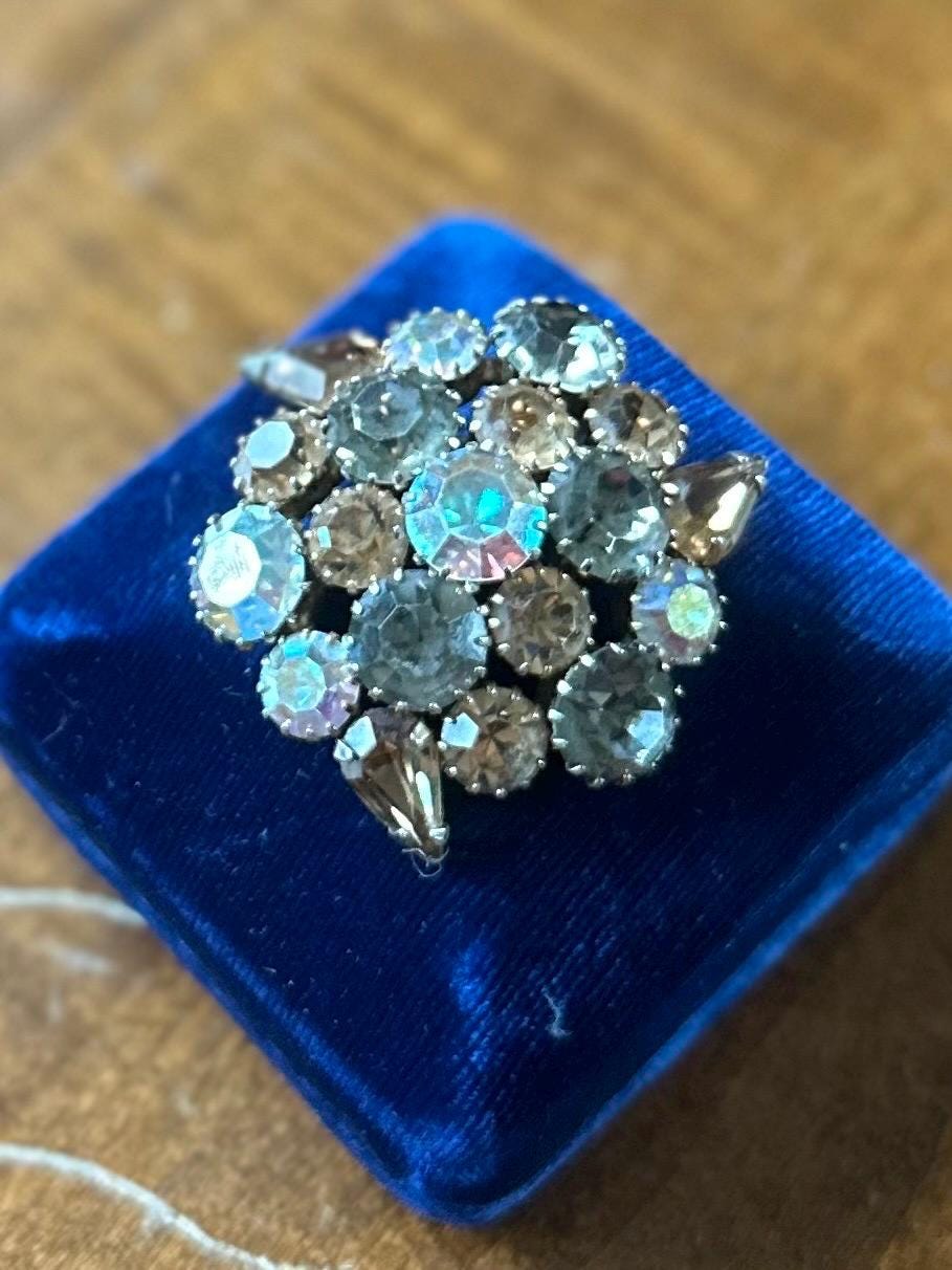 Aurora Borealis Karu Arke Inc Brooch Vintage 1950s 1960s  display picture 3