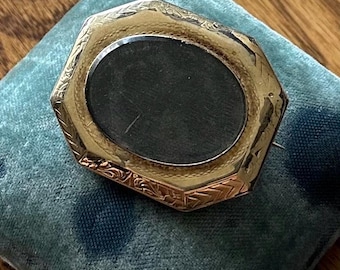 Antique 1845 Victorian Hand Engraved Solid 14K Yellow Gold Beveled Glass Mourning Brooch Pre Civil War