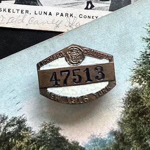 Antique Early 1900s Licensed Chauffeur Badge ID No. 47513 Pin New York NYC 1916