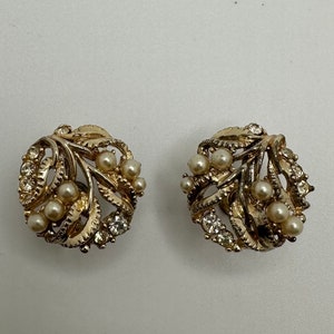 Sophisticated Vintage Faux Pearl, Rhinestone Gold Tone Screw-back Earrings