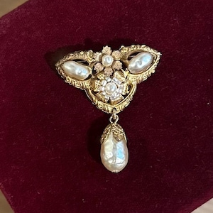 Vintage Signed MIRIAM HASKELL Ornate Gold Tone Faux Baroque Pearl Teardrop Dangle Brooch