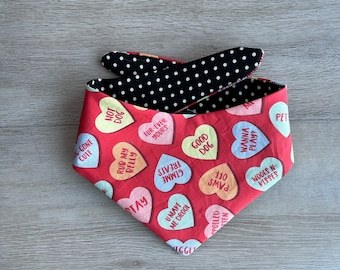 Cœurs en bonbon, Saint-Valentin, pois noir et blanc, bandana réversible pour animal de compagnie, chat ou chien, plusieurs tailles (boutons pression en option)