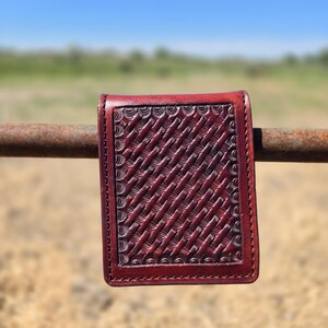 Cartera de tejido de cesta burdeos