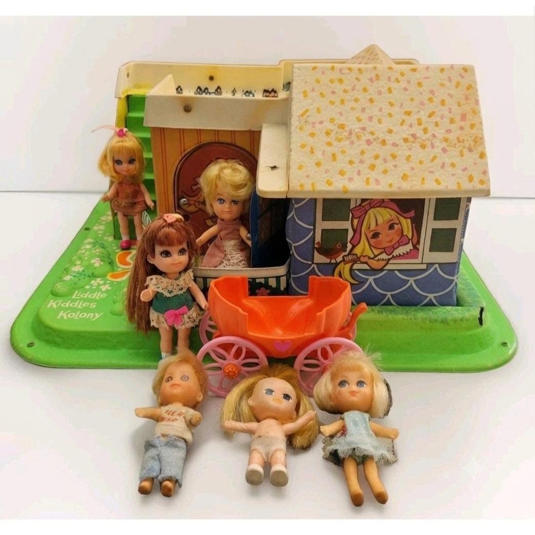 Vintage Liddle Kiddles Kolony Dollhouse House + 6 Dolls 1967