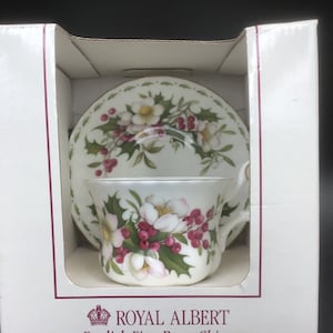 Royal Albert 1970 Flower of the Month, Christmas Rose, December Made in England New in Box