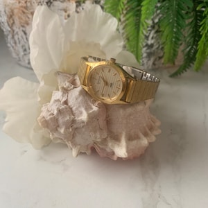 Vintage Advance Gold Tone Ladies Watch, Women’s Advance Quartz watch.