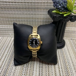 Vintage 80-90s Timex gold tone ladies watch.