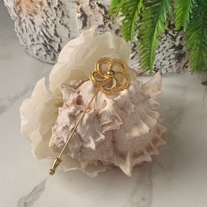 Vintage Flower Gold tone stick brooch, Vintage Ladies brooch, Cute Gold Tone stick brooch.